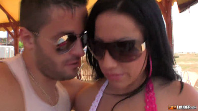 Gigi Love flipa con la polla de Nick Moreno