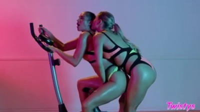Two hot latinas fuck after their gym workout