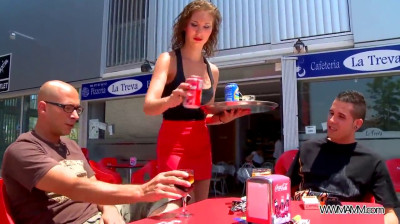 Camarera se folla a un cliente desconocido