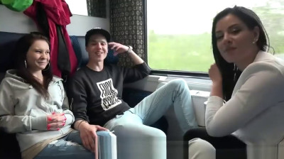 Frauentausch im zug