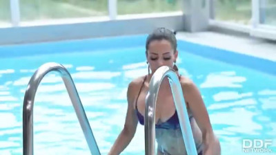 DDF - Canela - In Pool with BBC