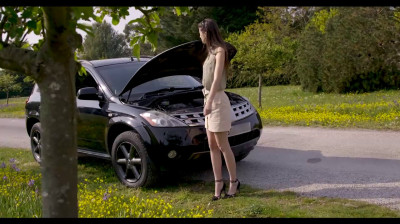 Lina Luxa - Broken Car
