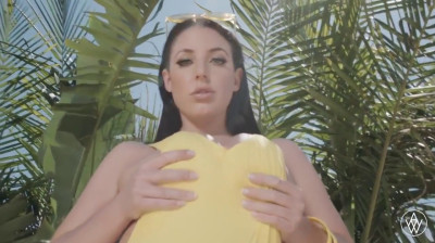 Une Australienne entre deux bites espagnoles