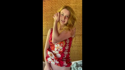 Une fille blonde amateur orgasme en solo