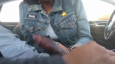 Black Amateur Gives a Blowjob in the Car
