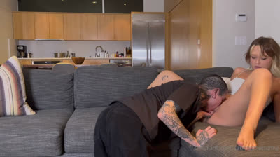 Sabrinathebunny en ligne se masturbe en profondeur