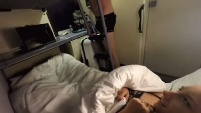 Mariah leonne s empare de la bite d un inconnu