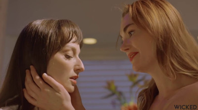 Emma Hix, Lexi Luna - Breadcrumbs