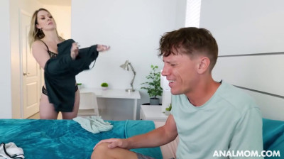 Taladrando en POV el culo de su tía