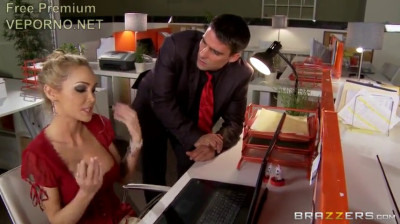 Romantic sex in the office as a gift for Valentine's Day