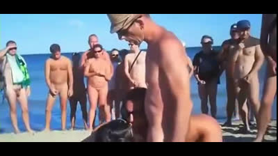 Echangismes sur une plage du sud de la france