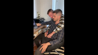 Colega le hace un Pajazo a su amigo