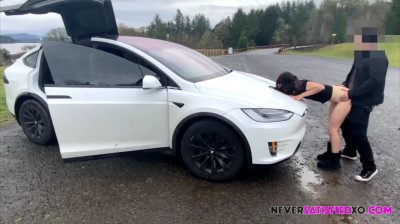 Sexo en el auto al aire libre