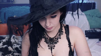 De tous les sextoys qu elle utilise c est celui qu elle aime le plus