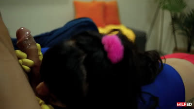 MILF ordenando se drena la polla - Ray Ray 35 min 1080p