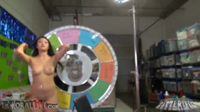 La asiática Jayden Lee es follada por el culo