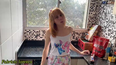 Comi o cuzinho da enteada no café da manhã