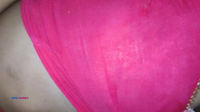 Casal fofo faz sexo romântico ao ar livre de manhã.