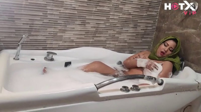 D - Desi MILF Bath