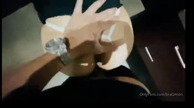 La sensation internet bratzmom baise sans preservatif