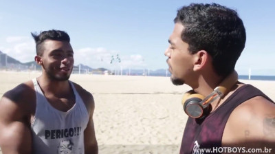 Dois latinos sexy transando gostoso