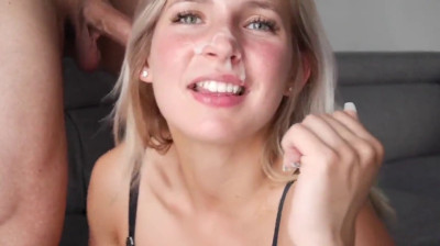 Mon adorable copine me suce jusqu'à prendre sa faciale