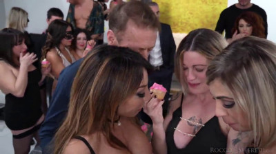 Tre pornostar in un'orgia di scambisti italiani