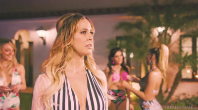 Transessuale asiatico con una milf esperta