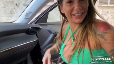 Italian mom gets a cumshot inside her pussy