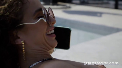 Joven cantante latina follando con su chofer negro