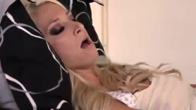 Kirsten fucks Sammie