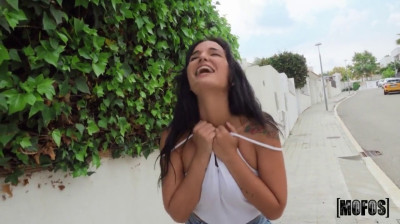 Española tetona follando en la calle