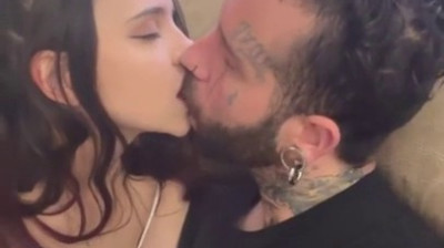 Joven española chupándosela a un tatuado