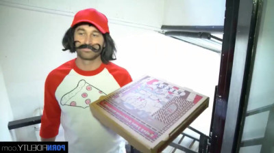 An extra ingredient for Dakota Skye's pizza