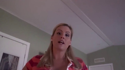 Mamá me baña y me masturba