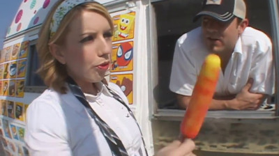Sexe avec le vendeur de glaces