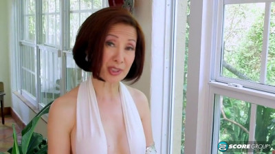 Kim Anh likes dual plug