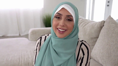 En direct avec un hijab, puis on passe au sexe