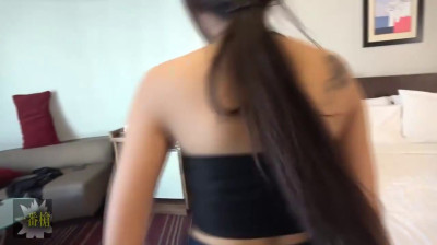 Ocidental fodendo com duas vadias tailandesas