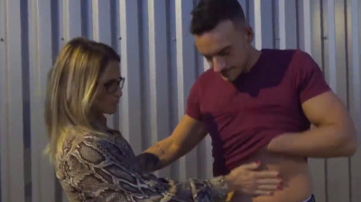 MILF française baisée par un jeune