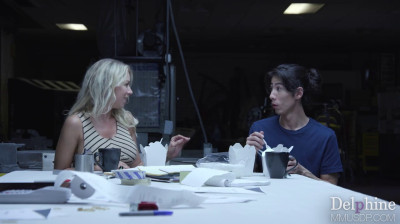 Sexo apasionado con su joven compañero de trabajo