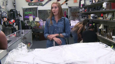 Cheated girlfriend fucking in pawnshop
