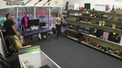 Hot MILF gets 1000 dolars fucking in the pawn shop