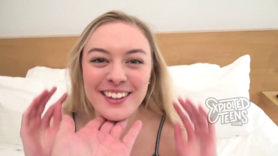 Bombe blonde à son premier casting