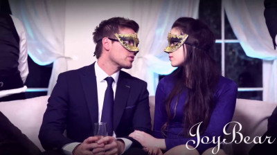 Baile de máscaras e sexo sem freio