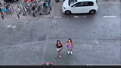 Dos latinas compartiendo un gran polla