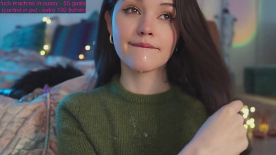 Bezauberndes und unschuldiges Nachbarsmädchen auf Stripchat