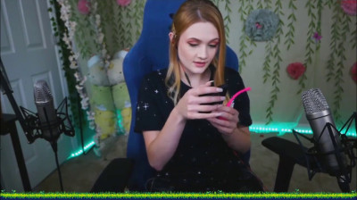 YouTuber geeft haar eerste show op Chaturbate