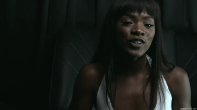 Negro musculoso la hace gozar