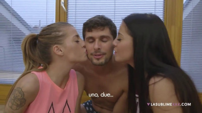 Casting anale con un cazzo e uno strap-on